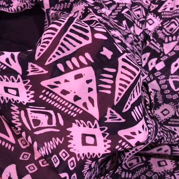 Geometric Blouse - Picture 2 of 2